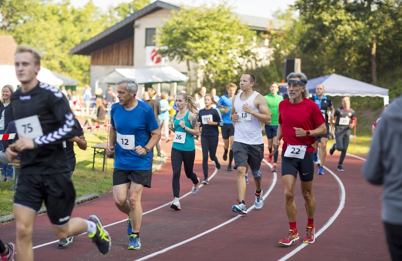 Bild vom 9. Benefizlauf im Jahr 2016. Dies ist das 99. Bild.